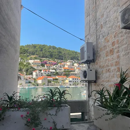 Brac * Pucisca