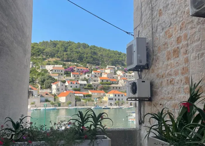 Brac * Pucisca